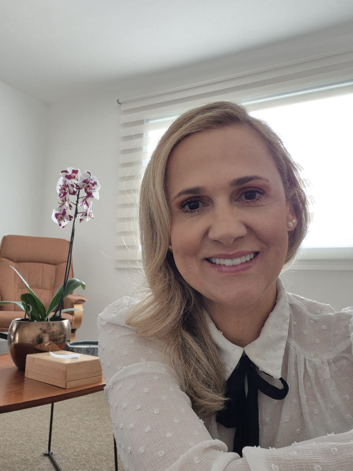 Giane Monteiro, psicóloga e psicanalista, em seu consultório